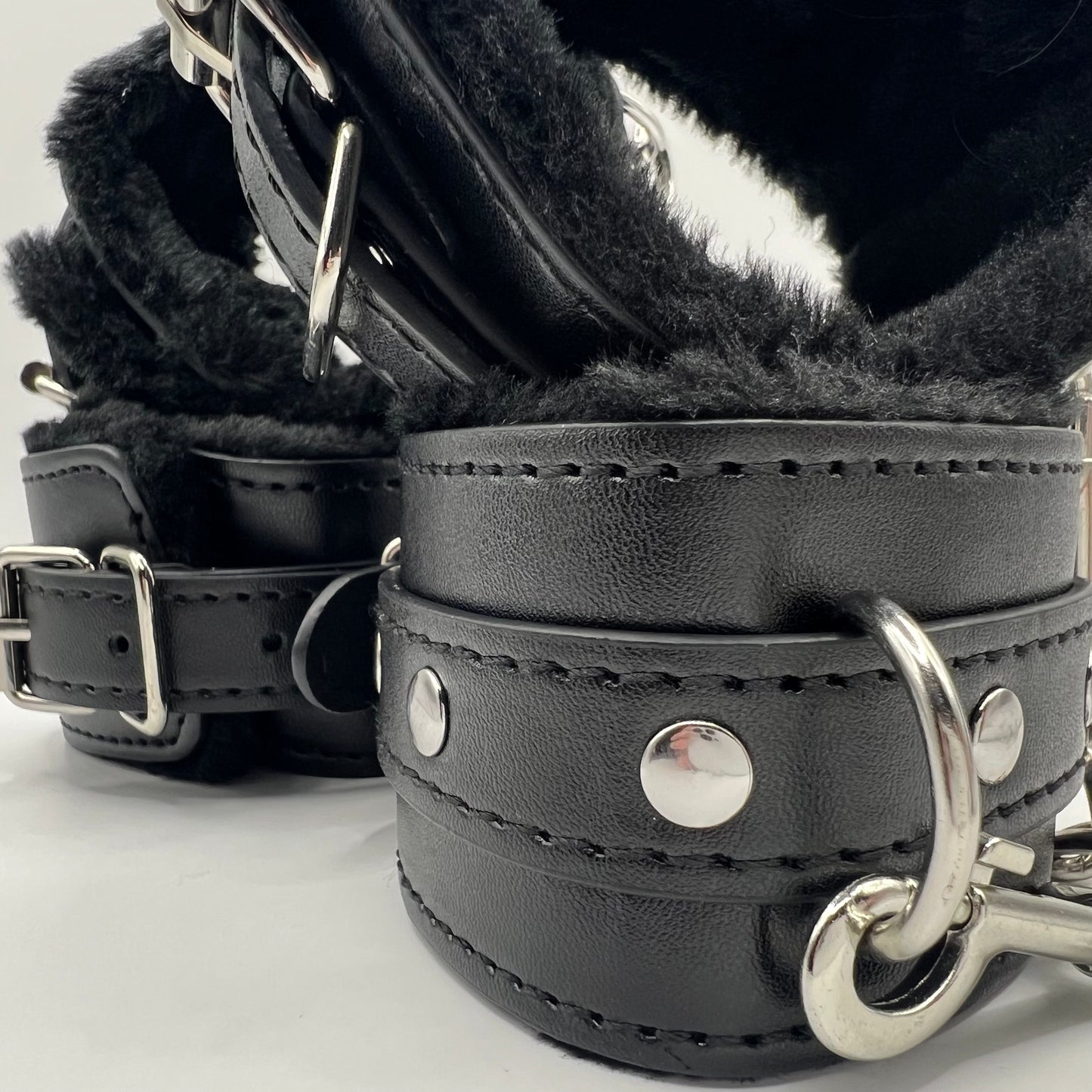 restraints with fur- Bondage Shop