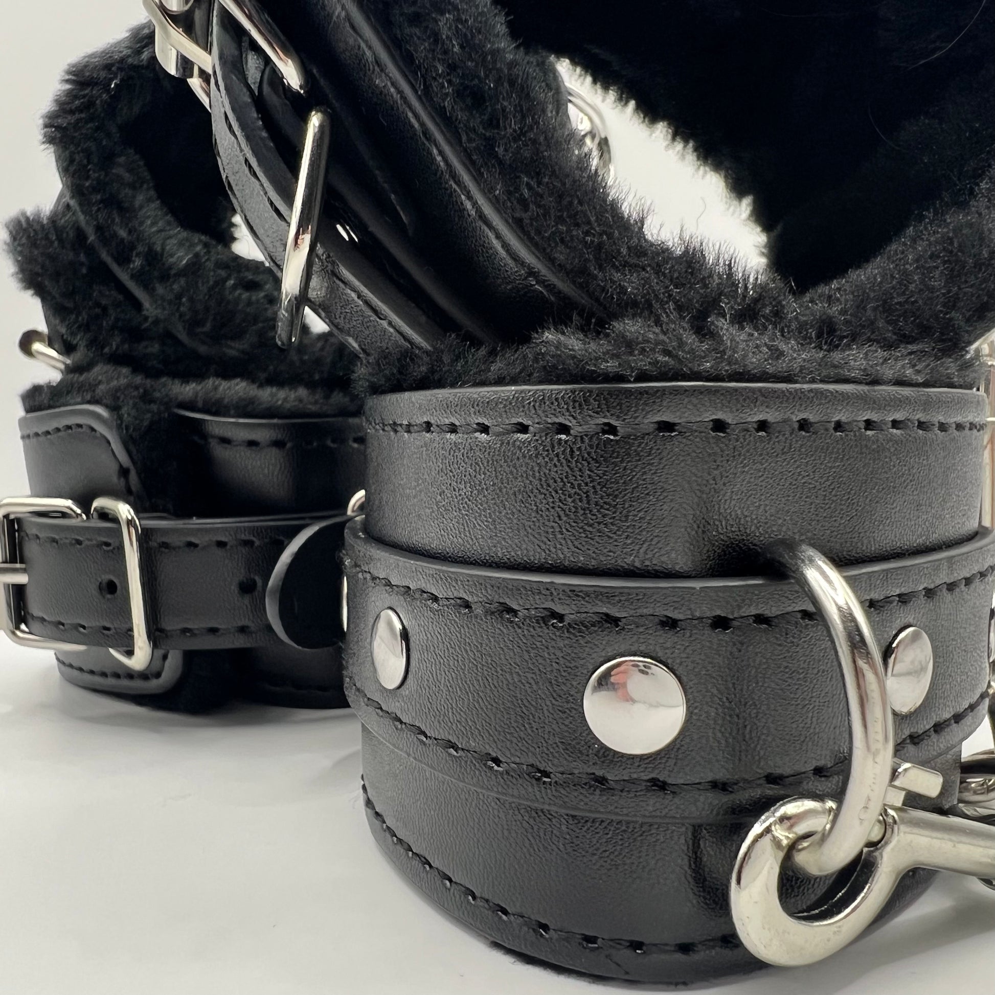 restraints with fur- Bondage Shop
